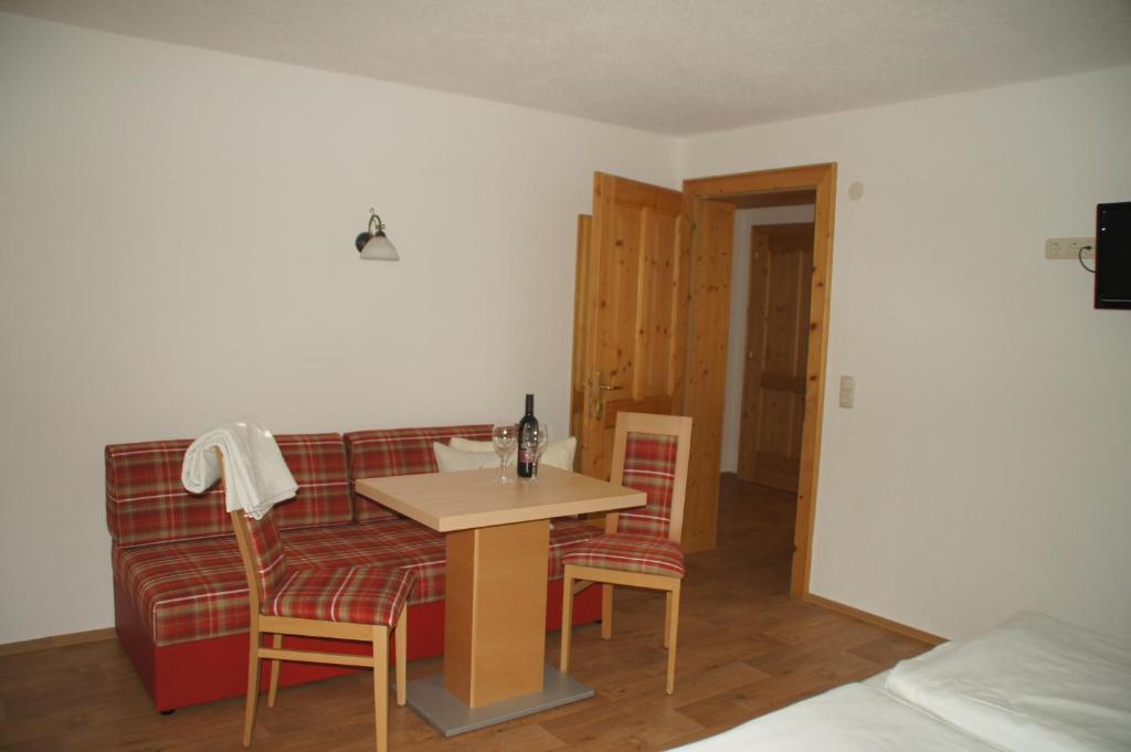 Appartment Sarlo Σανκτ Αντόν αμ Άλμπεργκ Δωμάτιο φωτογραφία